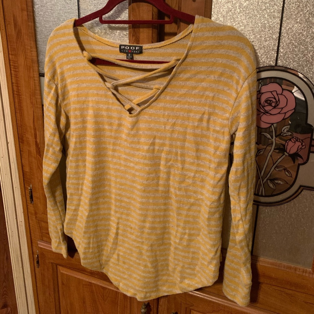 (TBD) NWOT Poof Top